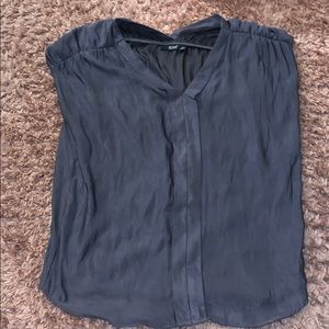 Gray short sleeve shirt